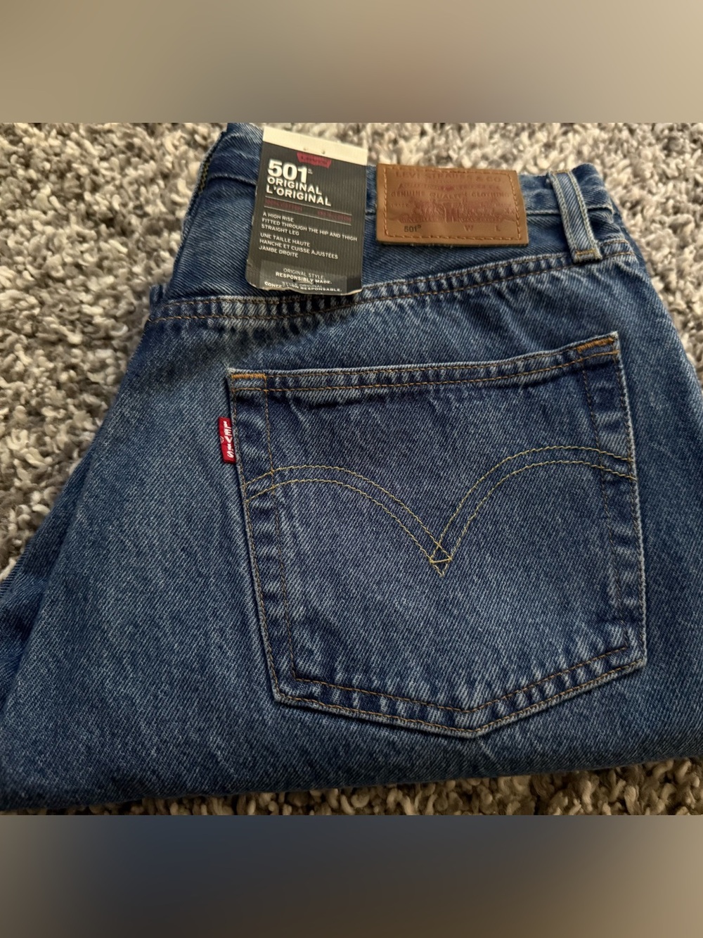 Woman's 501 original High rise Jeans in Medium Blue Denim